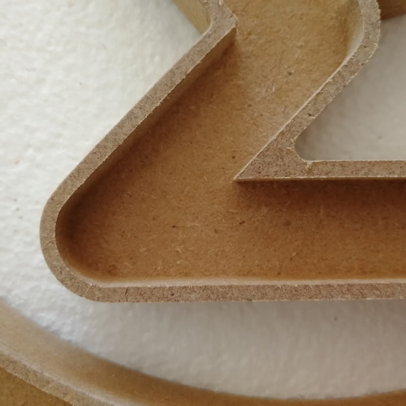 Détail enseigne végétal, socle en MDF creusé